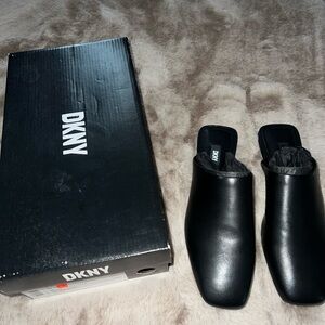 DKNY BLACK FAUX LEATHER MULES
